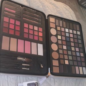 103 Piece Makeup Set